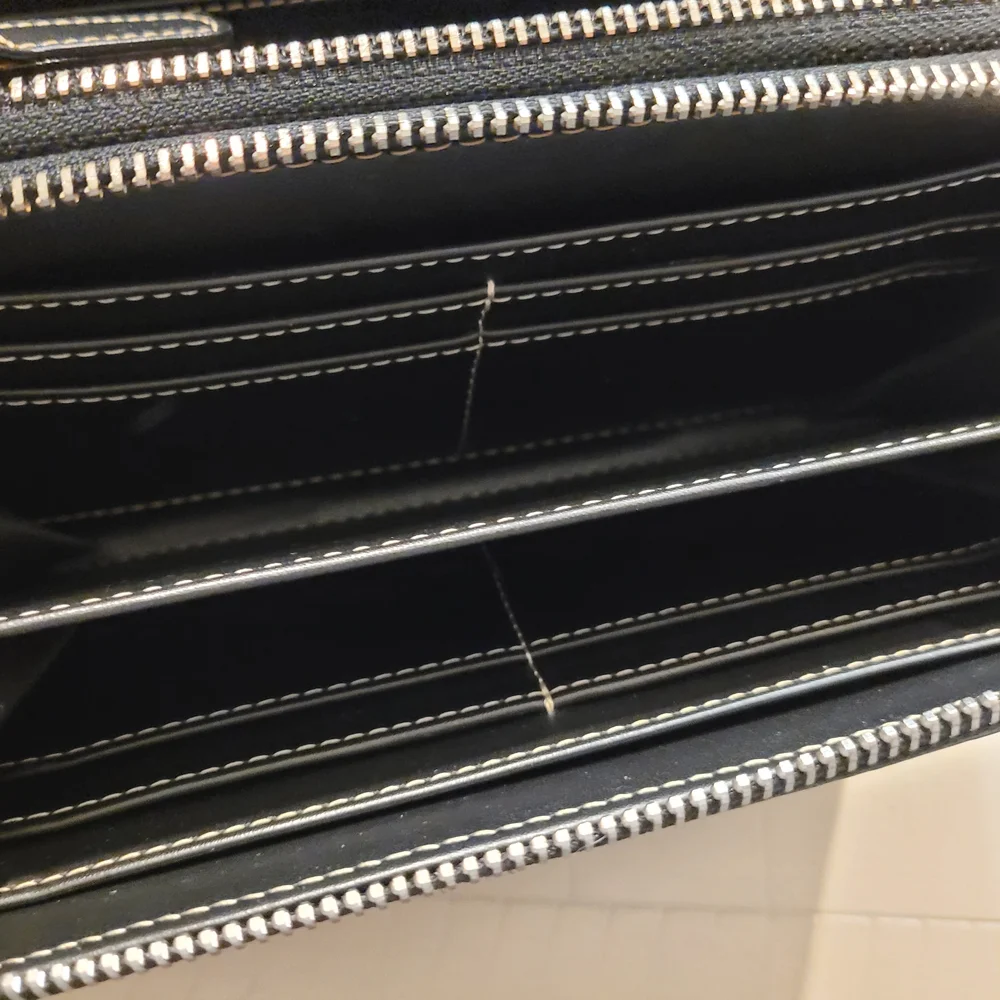 Isaac Mizrahi Black and White Patterned Wallet Wristlet - Picture 6 of 12